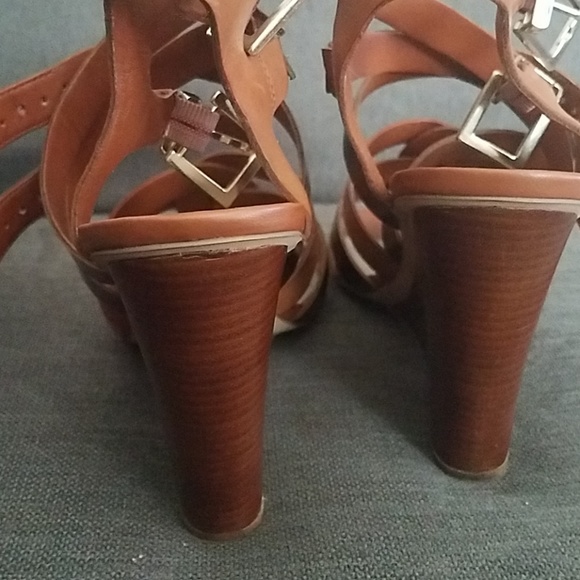 Beautiful strappy metallic wedge sandals - Picture 4 of 4